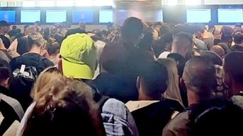 Khách Việt mắc kẹt vì chiến sự, hãng hàng không khuyến cáo theo dõi lịch trình
