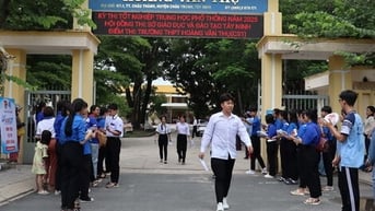 Ngày thi đầu tiên của kỳ thi đầu tiên