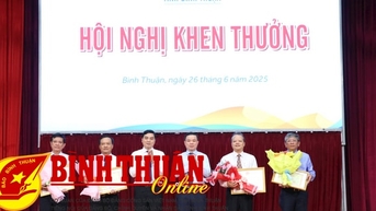 Biểu dương các tổ chức, cá nhân có đóng góp tích cực trong quá trình phát triển của tỉnh