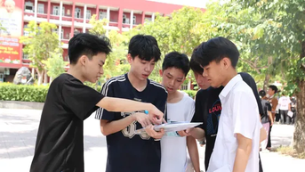 Hỏng xe giữa đường, thí sinh 'quẹo vào' điểm thi gần nhất và cái kết bất ngờ