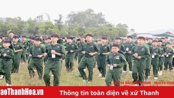 "작은 군인들"을 위한 의미 있는 놀이터