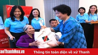 Trao tặng 100 xe lăn cho người khuyết tật tại 5 địa phương của Thanh Hóa