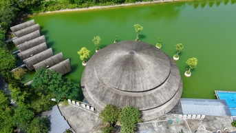 ស្ថាបត្យកម្មផ្ទះឬស្សីប្លែកៗនៅជិតឧទ្យានជាតិ Cuc Phuong