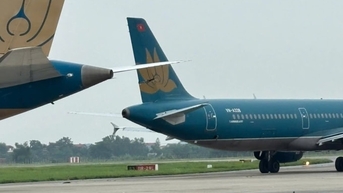 Hai máy bay va chạm tại sân bay Nội Bài