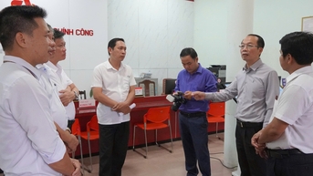 ពិនិត្យ​ការងារ​ត្រៀម​អនុវត្ត​រដ្ឋបាល​ថ្នាក់​មូលដ្ឋាន​ពីរ​កម្រិត