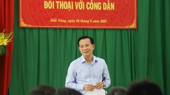 Chủ tịch UBND tỉnh Đắk Nông Hồ Văn Mười đối thoại với công dân