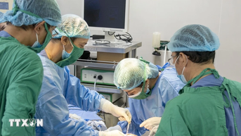 Bác sỹ TP Hồ Chí Minh phẫu thuật cứu ca chấn thương mắt bị đũa đâm xuyên