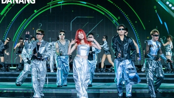 Đại tiệc pháo hoa với chủ đề "công nghệ dẫn lối"