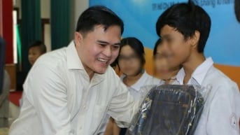 Lớp học tình thương cần pháp lý để dạy trẻ lâu dài
