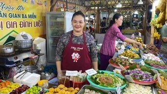 Hàng ngàn người đổ về Ngày hội Bánh dân gian 3 miền ở trung tâm TP HCM