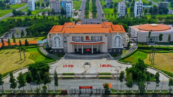 Bộ Chính trị: Khẩn trương hoàn thành công tác bố trí cán bộ cấp tỉnh, xã