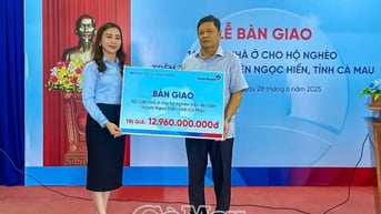 Bàn giao 126 căn nhà cho hộ nghèo huyện Ngọc Hiển