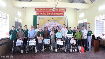 Nhiều hoạt động ý nghĩa trong chương trình “Vòng tay yêu thương” lần thứ 13