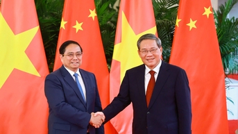 នាយករដ្ឋមន្ត្រី Pham Minh Chinh ជួបជាមួយនាយករដ្ឋមន្ត្រីចិន