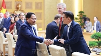 Thủ tướng Phạm Minh Chính chủ trì tọa đàm với các doanh nghiệp Vương quốc Anh