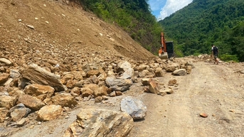 ការ​ដោះស្រាយ​ការ​បាក់​ដី​ចំនួន ១៦​លើក​នៅ​លើ​ផ្លូវ​ទៅ​ឃុំ Luong Minh ស្រុក Tuong Duong