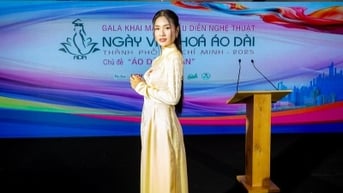 Hoa hậu Nguyễn Thanh Hà góp phần lan tỏa vẻ đẹp áo dài Việt Nam