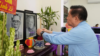 Trưởng Ban Tuyên giáo và Dân vận Trung ương thắp hương tưởng nhớ cố Tổng Bí thư Nguyễn Văn Linh