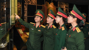 Các khối diễu binh, diễu hành tham quan, học tập lịch sử tại Bảo tàng Hồ Chí Minh