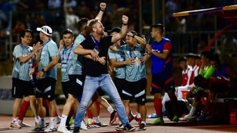 HLV Mano Polking: “Muốn dự World Cup, cầu thủ Việt Nam nên ra nước ngoài”