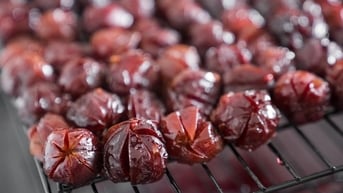 Tranh thủ đang mùa quả mận chín, làm ngay món mận ‘ngon bá cháy’ này