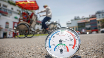 Muôn kiểu tránh nóng 40 độ C