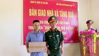Bàn giao nhà ở cho hộ nghèo xã Trà Don