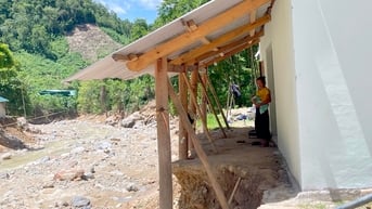 Vùng biên Nghệ An ngổn ngang sau lũ quét