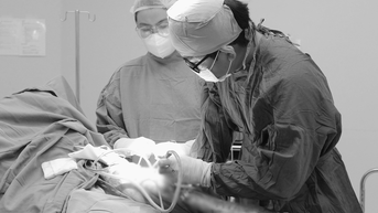 Tiêm thuốc trị đau lưng không rõ nguồn gốc, phải nhập viện phẫu thuật