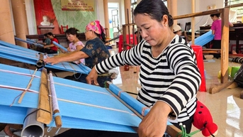 Gìn giữ nghề dệt thổ cẩm Xê Đăng