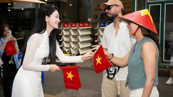 Việt Nam đang áp dụng chính sách thị thực đặc thù gì cho du khách quốc tế?