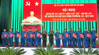 Bộ tư lệnh TP Hồ Chí Minh công bố quyết định giải thể, thành lập Ban CHQS cấp xã
