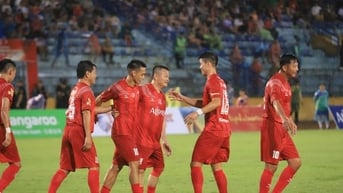 Tuyển Việt Nam All Stars ngược dòng ấn tượng, đánh bại Huyền thoại MU