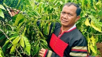 Buôn trưởng người Ê Đê quyết tâm giữ 20 bộ chiêng cổ cho buôn làng