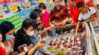 Hàng hóa siêu thị “lên ngôi”
