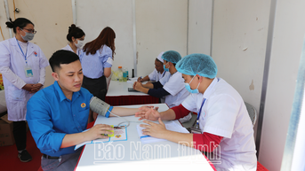 Công đoàn Các khu công nghiệp tỉnh chăm lo, nâng cao đời sống của người lao động