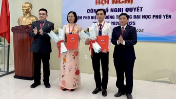 តែងតាំង​សាកល​វិទ្យាធិការ​រង​ពីរ​រូប​នៃ​សាកលវិទ្យាល័យ Phu Yen
