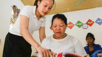 Xóa mù chữ, mở cánh cửa tri thức cho phụ nữ vùng cao Tương Dương