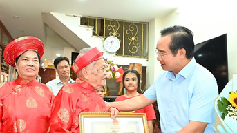 Chủ tịch UBND TPHCM Nguyễn Văn Được thăm, chúc thọ người cao tuổi