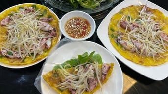 Bánh xèo mực, cắn một miếng nghe vị biển thơm nồng