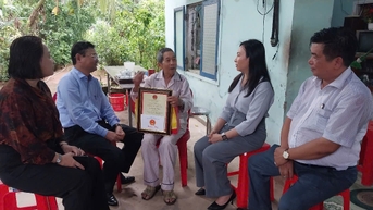 Phó Chủ tịch UBND tỉnh Nguyễn Tự Công Hoàng thăm, chúc thọ người cao tuổi tại huyện Vân Canh