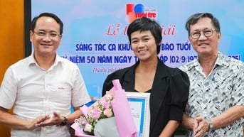 Trao giải cho các nhạc sĩ sáng tác ca khúc về báo Tuổi Trẻ
