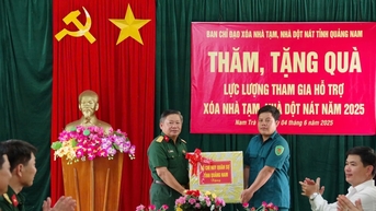 Thăm, động viên lực lượng vũ trang hỗ trợ xóa nhà tạm tại Nam Trà My, Bắc Trà My