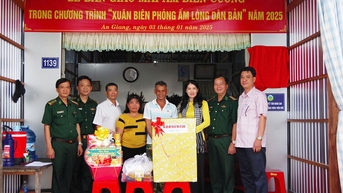 Người lính quân hàm xanh làm theo lời Bác