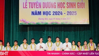 Hương Khê khen thưởng 575 học sinh giỏi năm học 2024- 2025