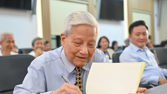 'Tinh hoa cách mạng Việt Nam' qua lăng kính của nhà báo lão thành Hà Đăng