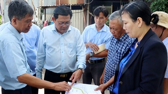 Phó Chủ tịch UBND tỉnh An Giang Ngô Công Thức kiểm tra tiến độ công trình trọng điểm huyện Châu Phú và Tri Tôn