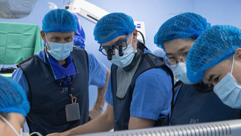 Thăm khám, tư vấn, phẫu thuật chỉnh hình miễn phí cho hàng chục bà con ở Yên Bái