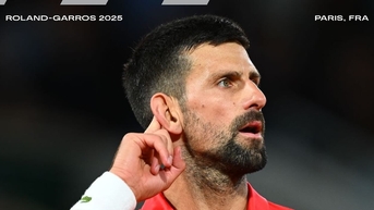 Djokovic 'thổi bay' Zverev, lần thứ 51 vào bán kết Grand Slam