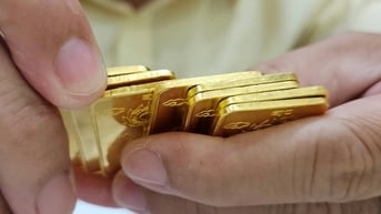 Tối 5-6, giá vàng bất ngờ tăng dựng đứng